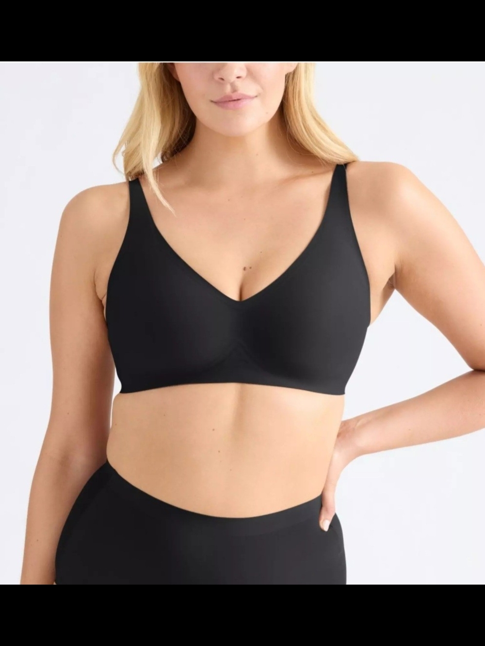 knix Smooth Wireless V-Neck Bra in Black